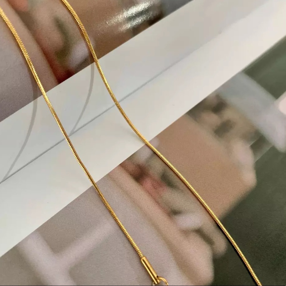 NEW 18K Gold Thin Snake Chain Necklace - Picture 3 of 4